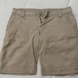 Aeropostale beige khaki tan shorts